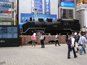 新橋駅前の蒸気機関車